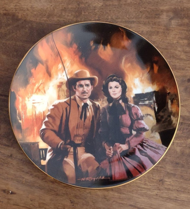 KNOWLES GONE WITH THE WIND PLATE-RET BUTLER AND SCARLETT OHARE