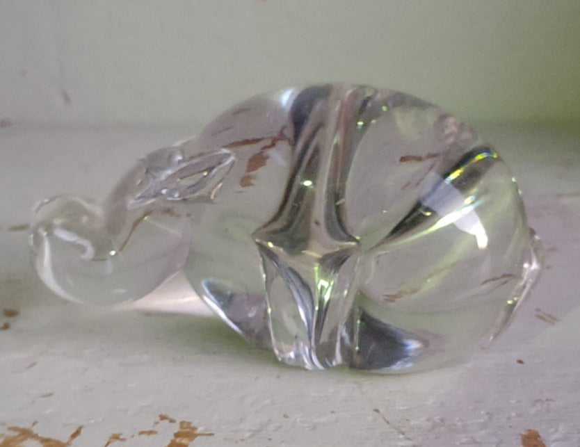 SMALL GLASS HIPPO