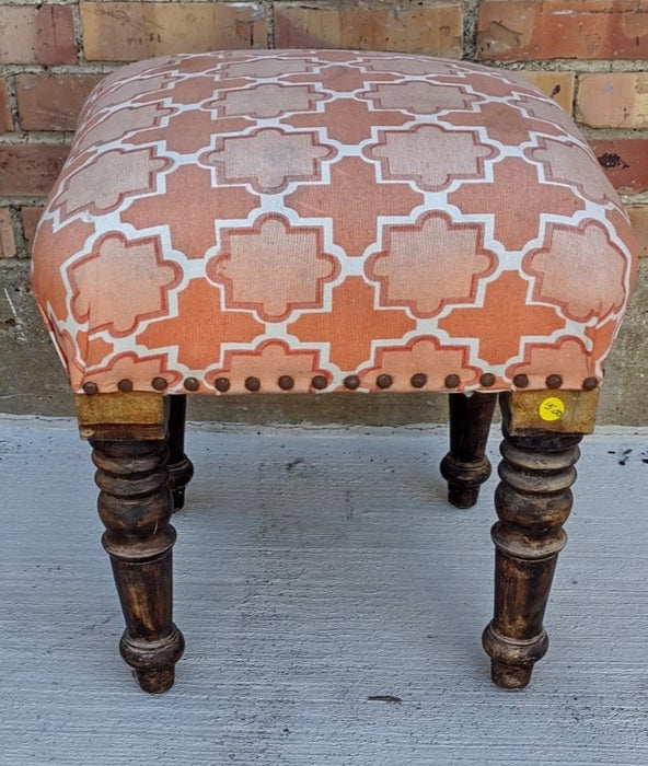 SMALL TURNED LEG STOOL