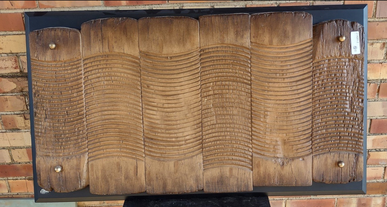 FAUX WOOD MODERN WALL HAMNGER