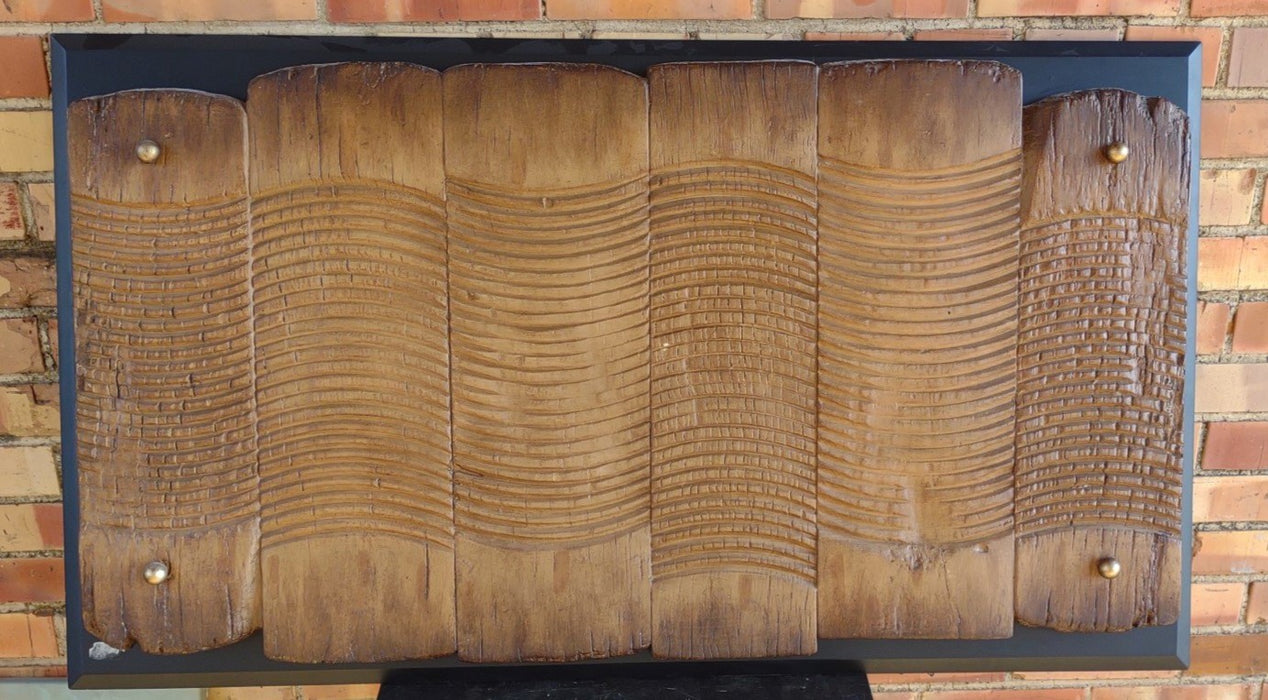 FAUX WOOD MODERN WALL HAMNGER