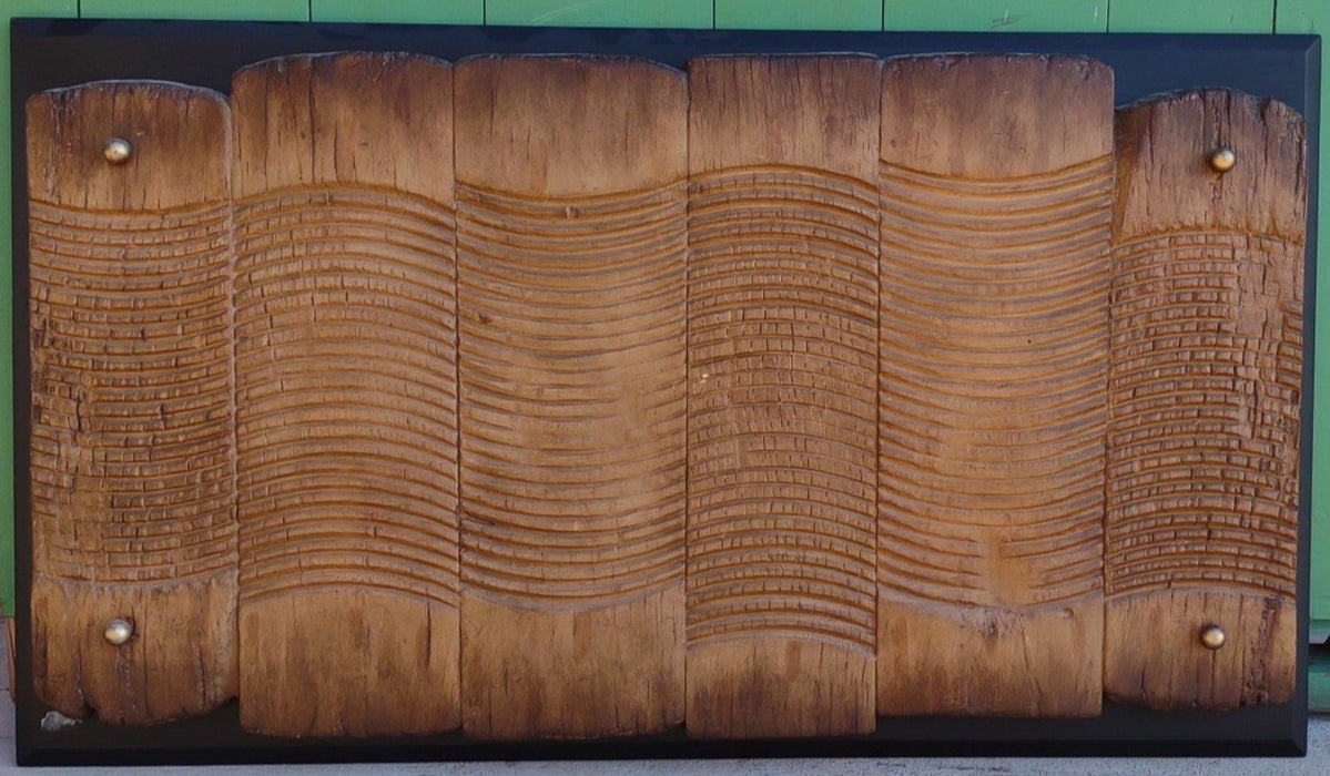 FAUX WOOD MODERN WALL HAMNGER