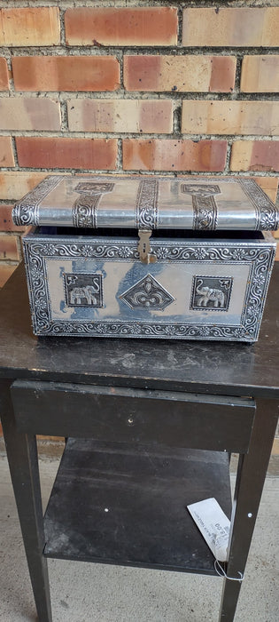 SILVER ELEPANT BOX WITH LID