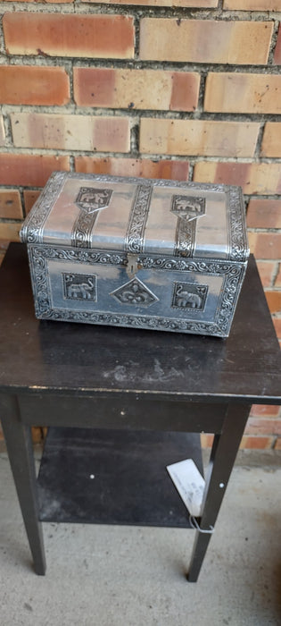 SILVER ELEPANT BOX WITH LID