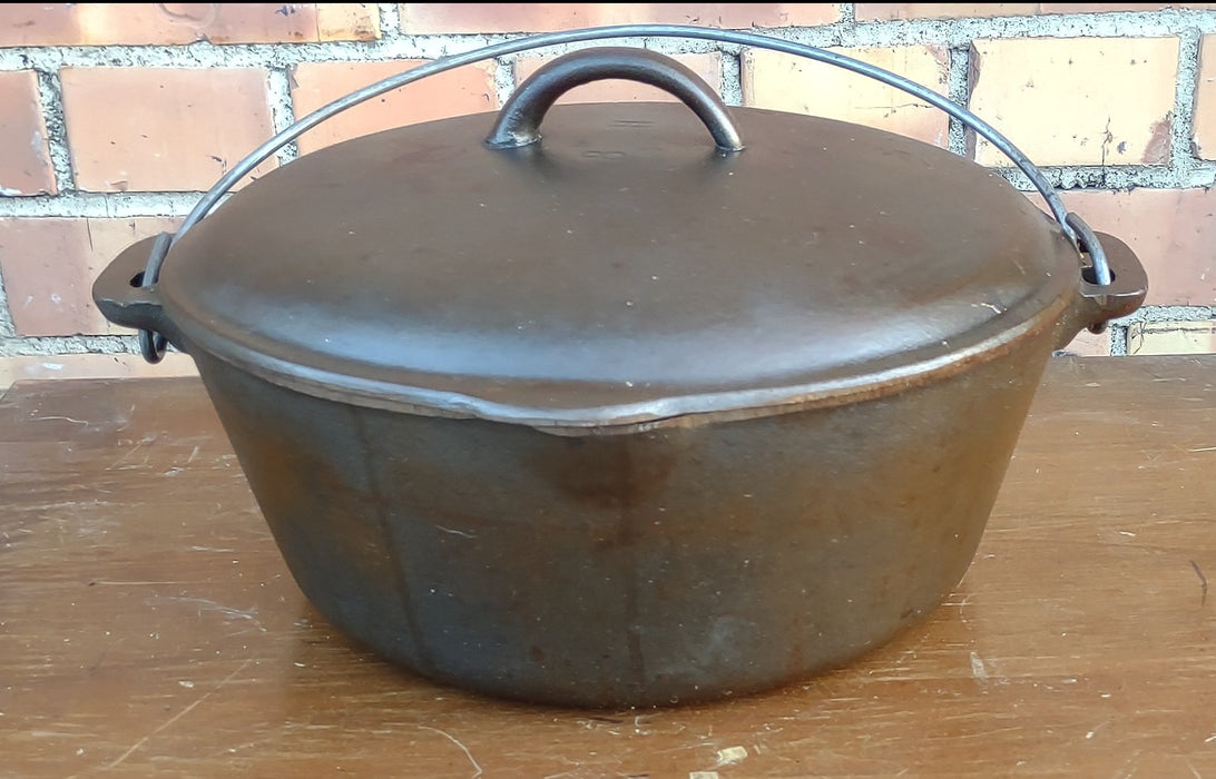 CAST IRON KETTLE WITH LID #8G2