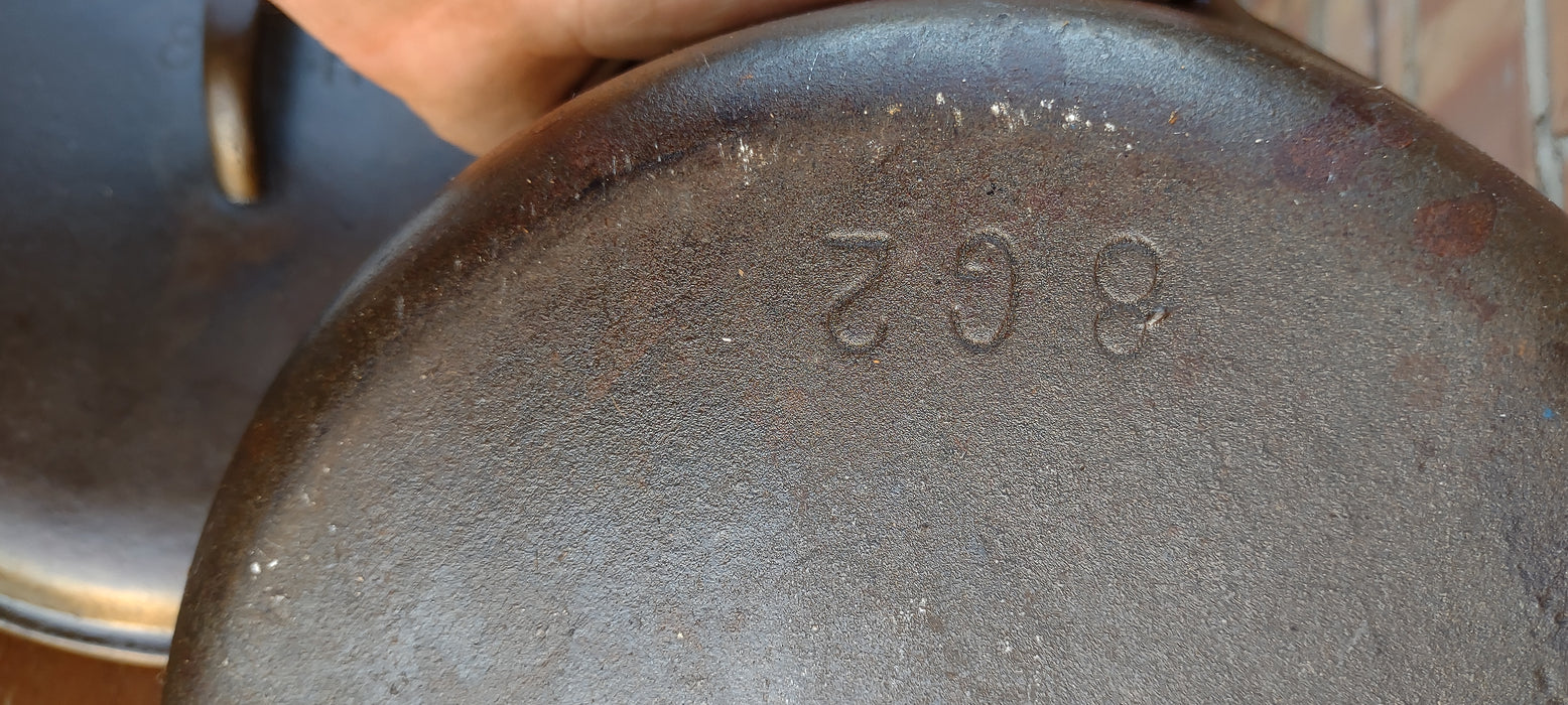 CAST IRON KETTLE WITH LID #8G2