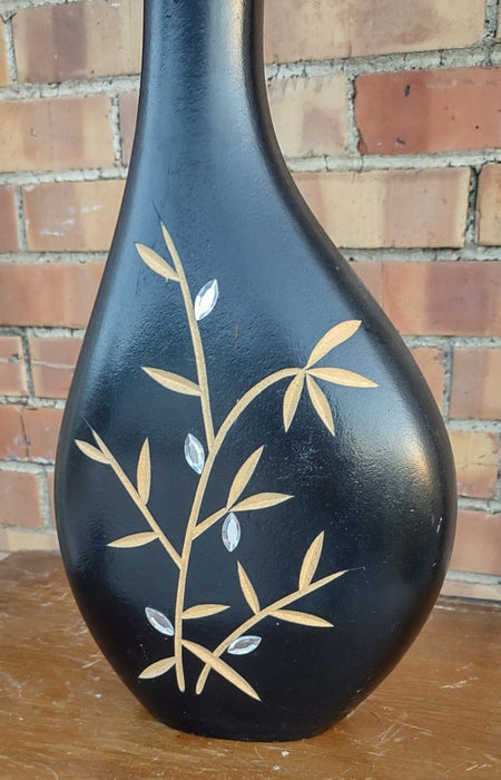 BLACK VASE WITH INLAY AND BLACK FEATHERS