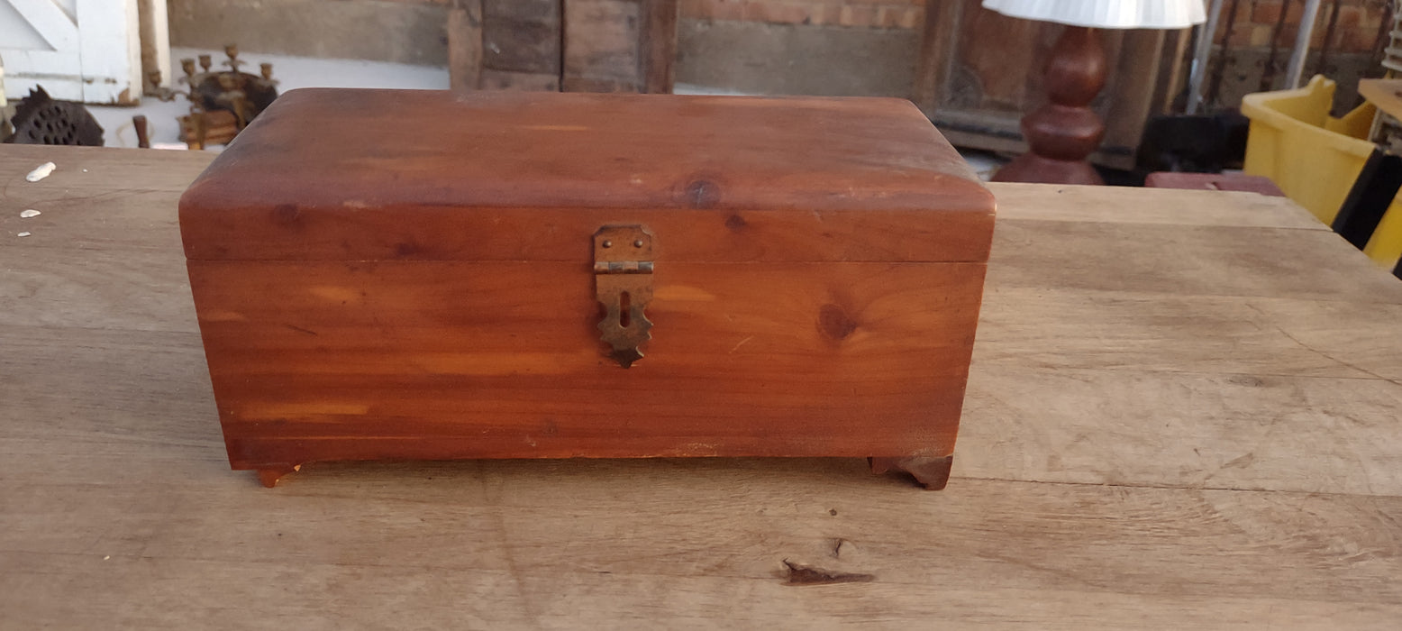SMALL CEDAR BOX