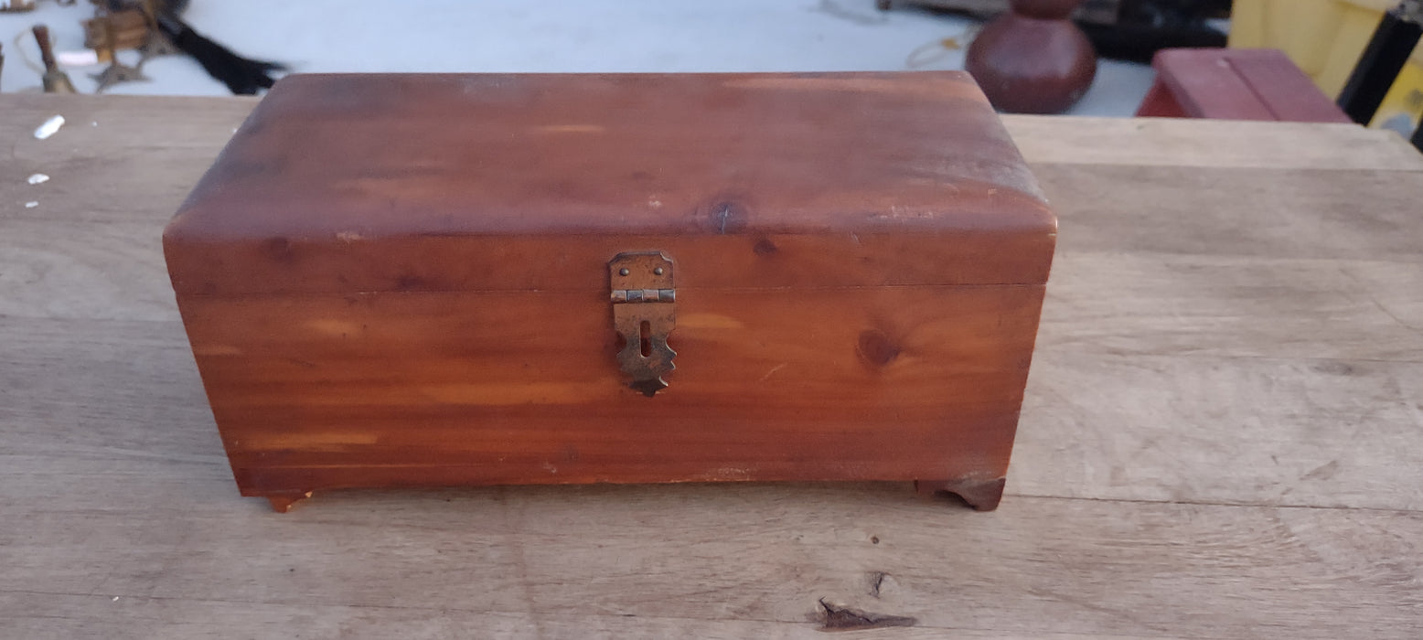 SMALL CEDAR BOX