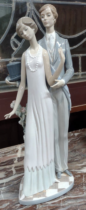 LLADRO COUPLE IN FORMAL ATTIRE