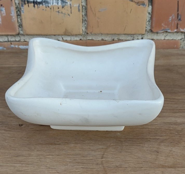 MCCOY POTTERY WHITE DISH/PLANTER