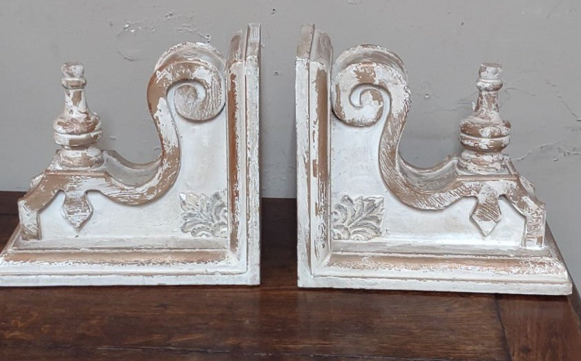 PAIR OF NOT OLD CORBELL BOOK ENDS