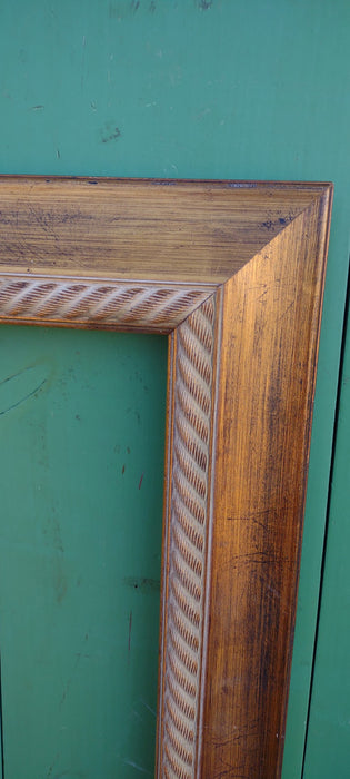 GOLD FRAME WITH ROPE TRIM