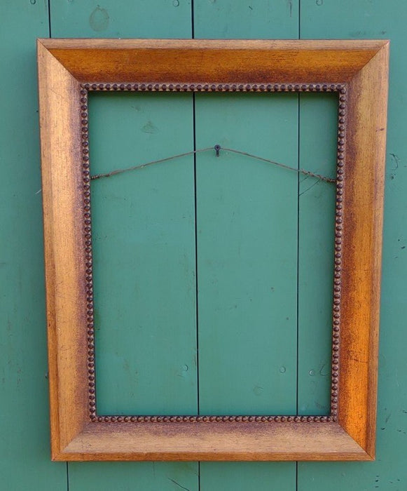SMALL GOLD WOOD FRAME WITH COCK BEADING