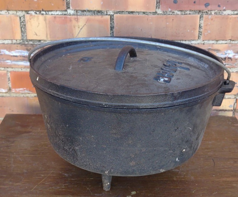 LARGE LODGE #12 CAST IRON KETTLE WITH LID