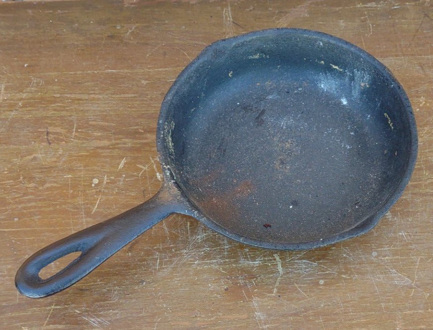 SMALL CAST IRON FRYING PAN