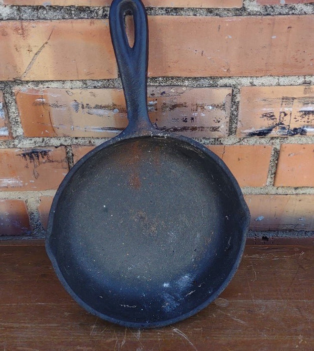 SMALL CAST IRON FRYING PAN