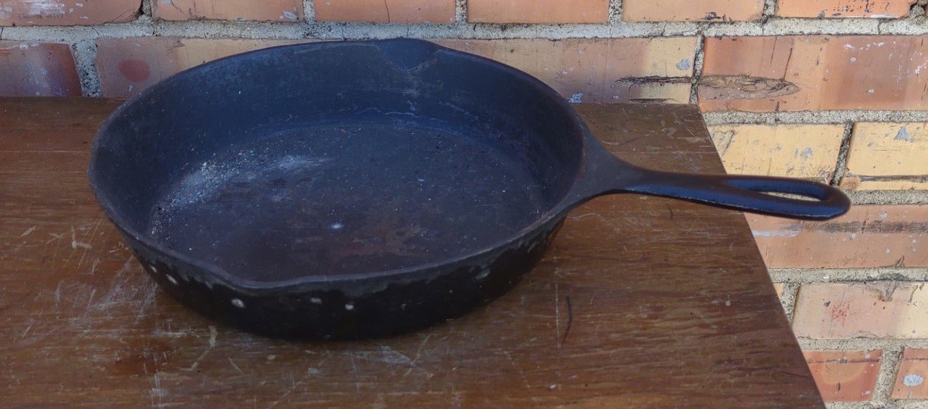 MEDIUM CAST IRON FRYING PAN