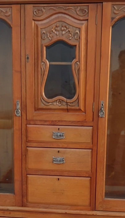 ENGLISH EDWARDIAN WALNUT DISPLAY WITH GLASS SHELVES