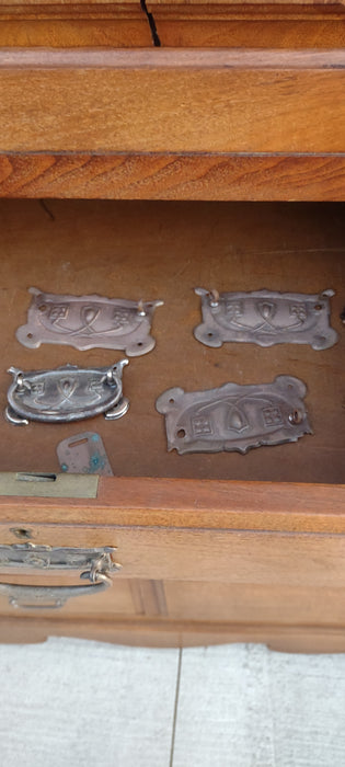 ENGLISH EDWARDIAN WALNUT DISPLAY WITH GLASS SHELVES