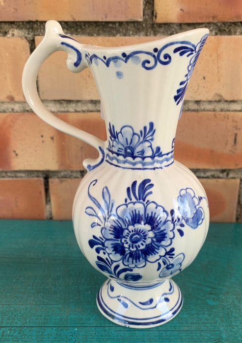 DELFT BLUE AND WHITE EWER