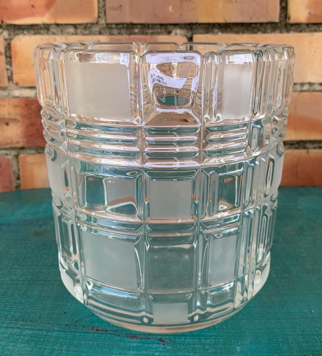 GLASS ICE BUCKET WITH GEOMETRIC DESIGN