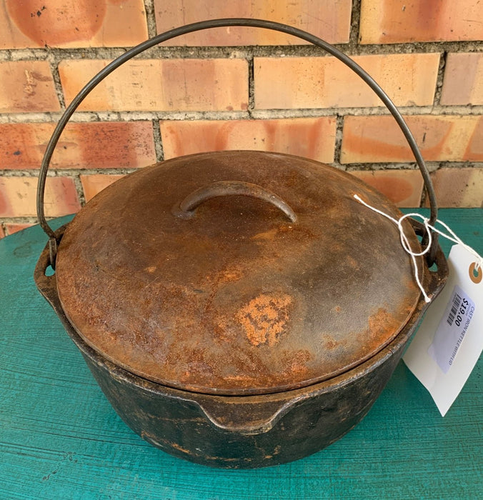 CAST IRON KETTLE WITH LID