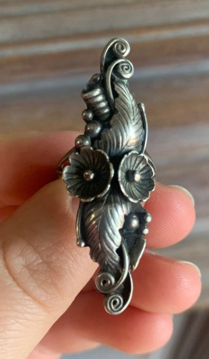 SILVER ORNATE RING