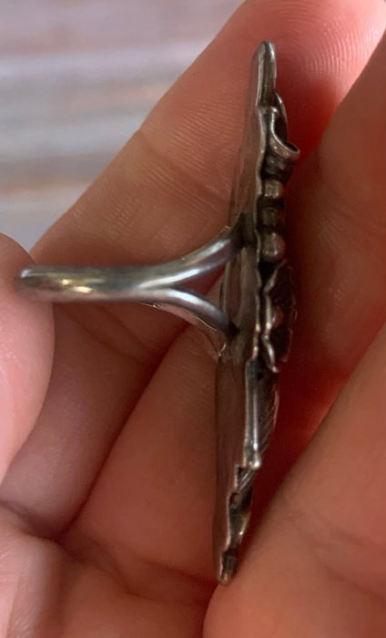 SILVER ORNATE RING