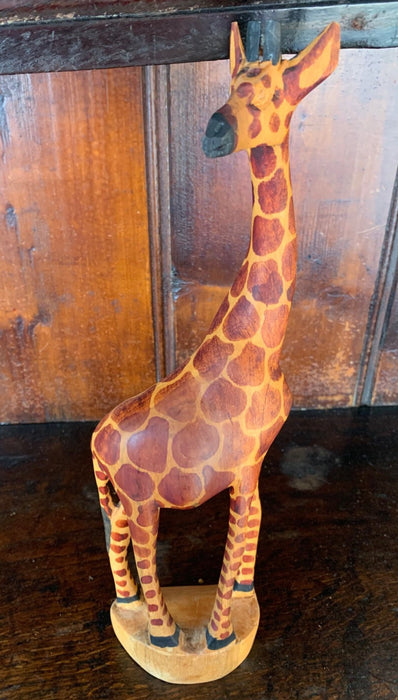 AFRICAN GIRAFFE STATUE