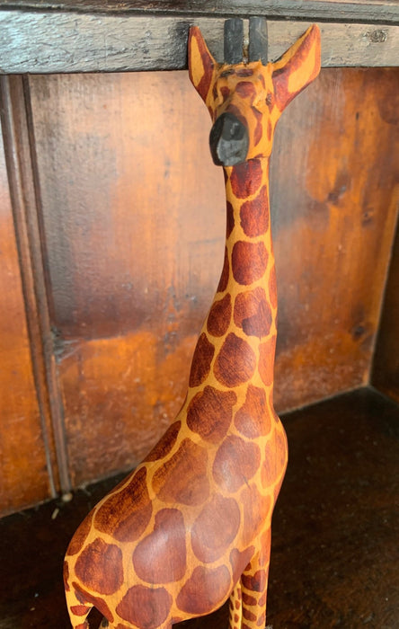 AFRICAN GIRAFFE STATUE