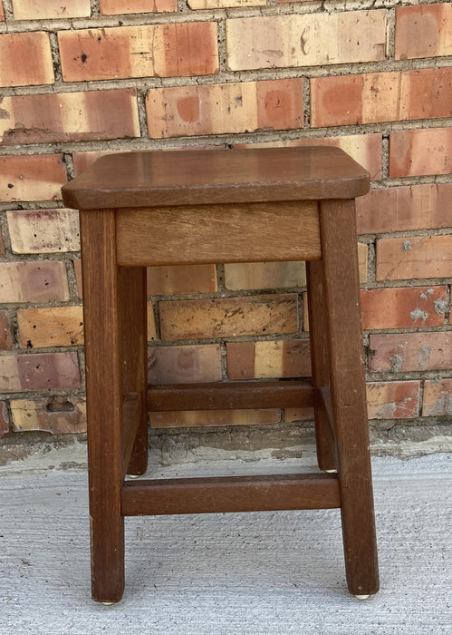 SQUARE STOOL WITH STRETCHERS