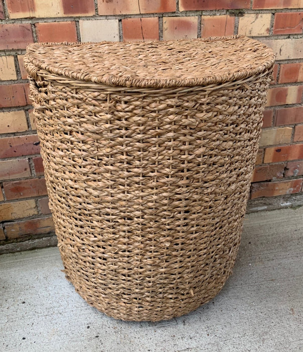 LARGE WICKER HAMPER