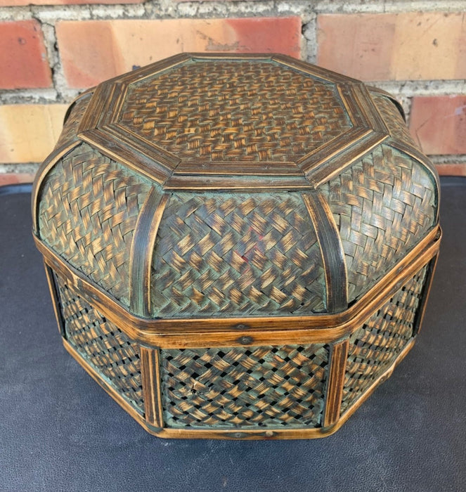 OCTAGONAL LIDDED BASKET BOX