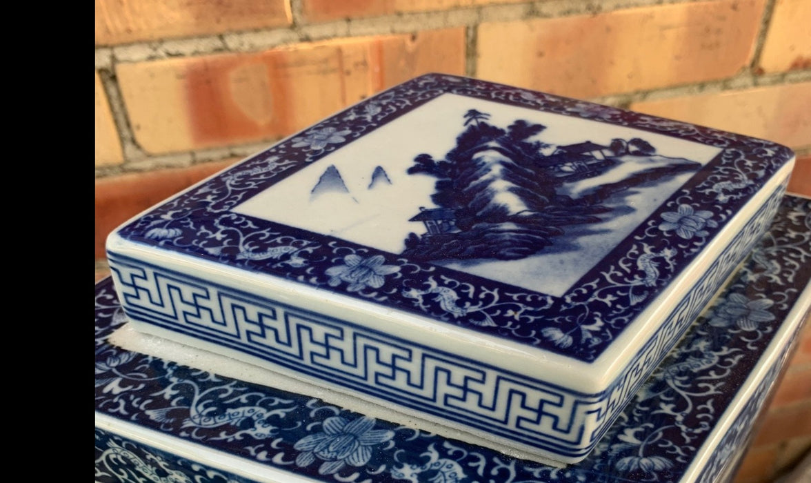 LARGE BLUE AND WHITE LIDDED JAR