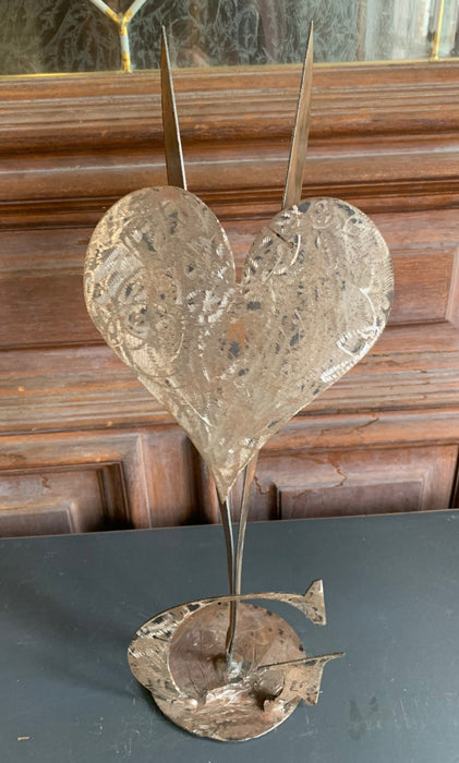 METAL SCULPTURE WITH HEART