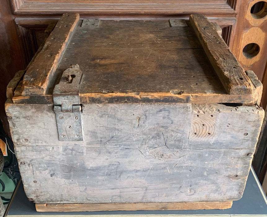 PRIMITIVE SHABBY PINE BOX W/ HASP