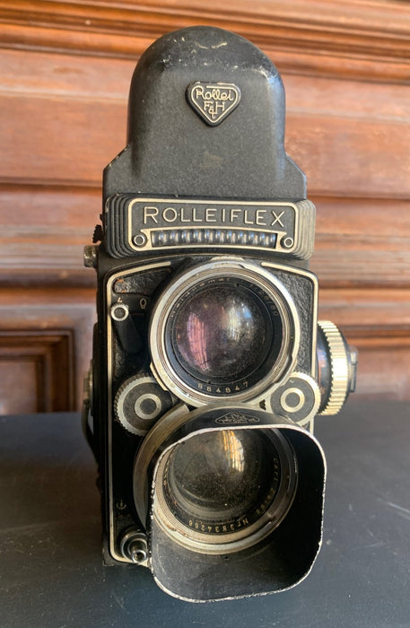 ROLLIFLEX CAMERA