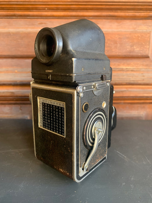 ROLLIFLEX CAMERA