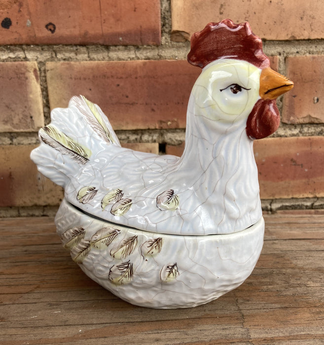 LIDDED CHICKEN CONTAINER