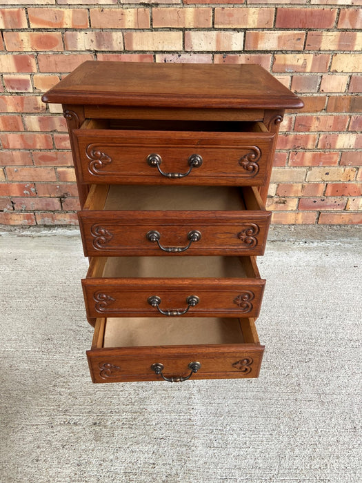 4 DRAWER NARROW OAK CHEST ON LEGS