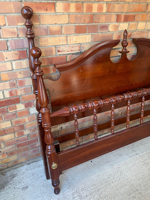 MAHOGANY FEDERAL STYLE QUEEN SIZE BED