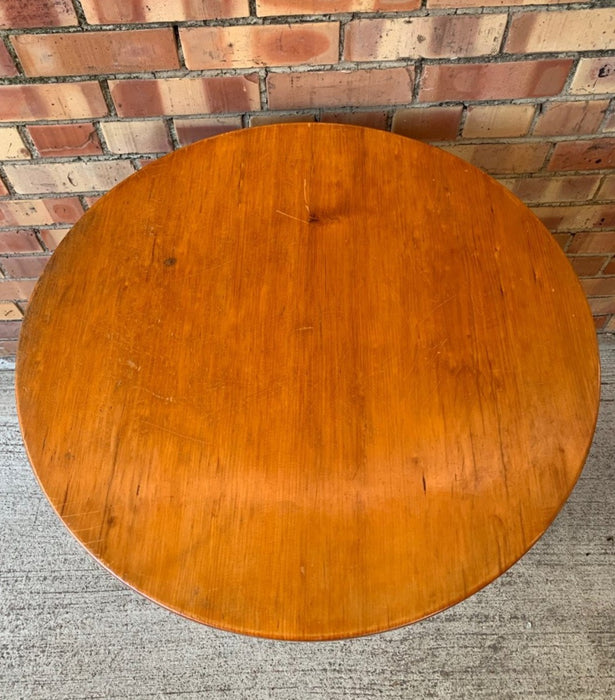 ROUND PINE TABLE TOP ON COUNTRY SHERATON CHURN BASE