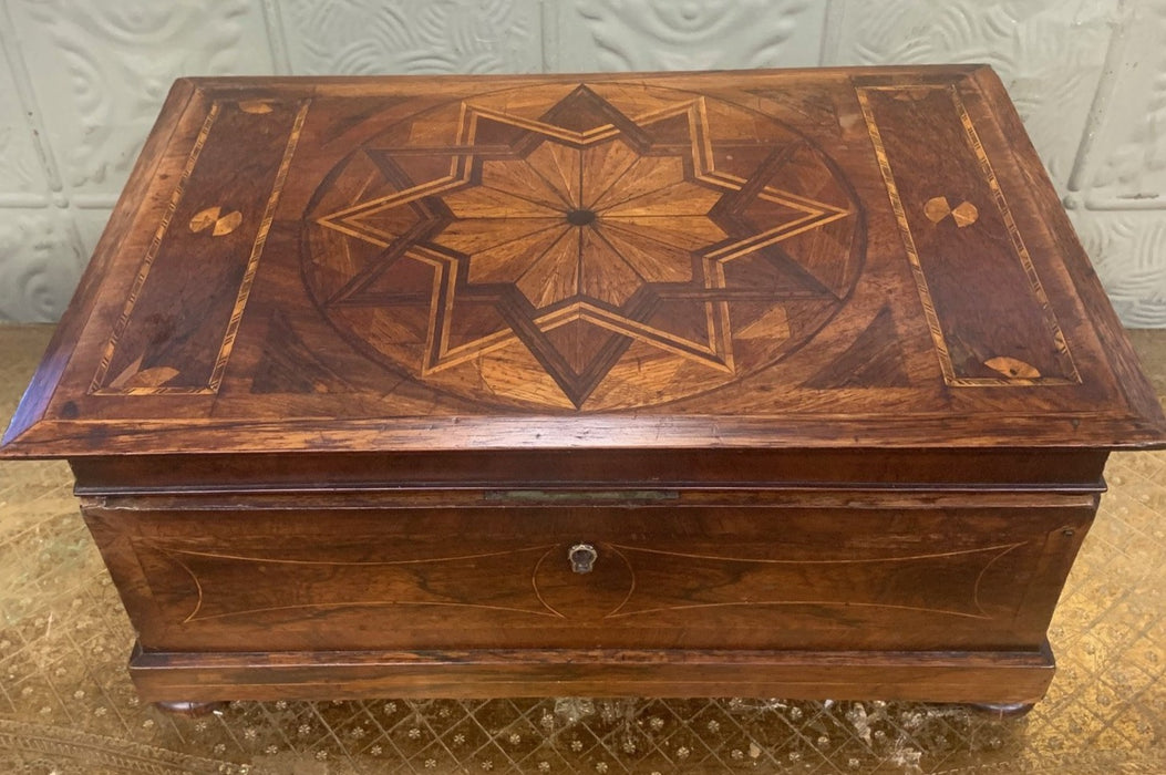 INLAID STAR BOX