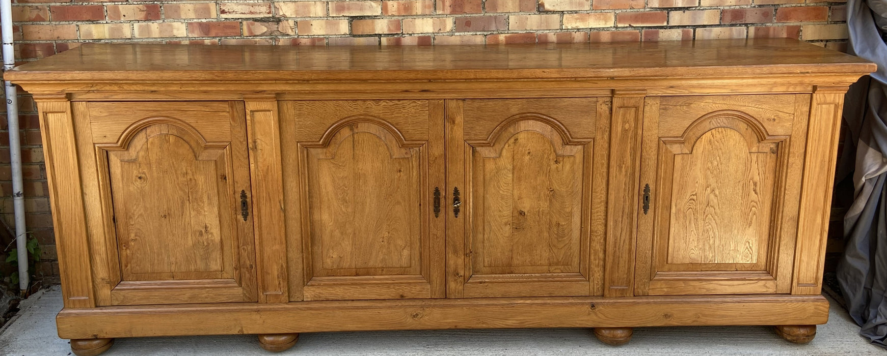 RUSTIC LIGHT OAK SIDEBOARD WITH ARCH DOORS