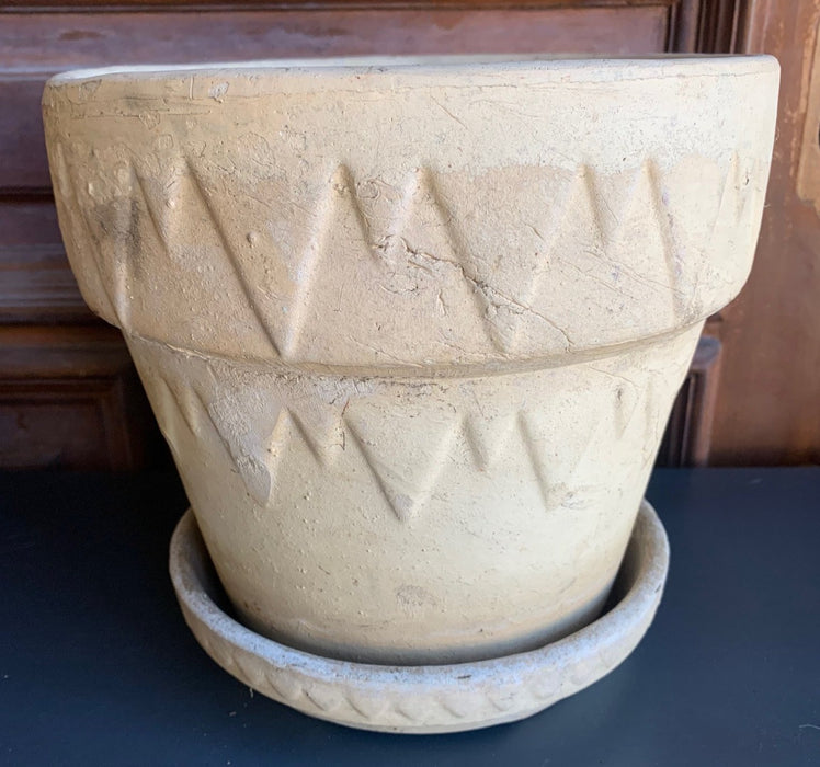 BEIGE COLORED 10" PLANTER WITH SAUCER