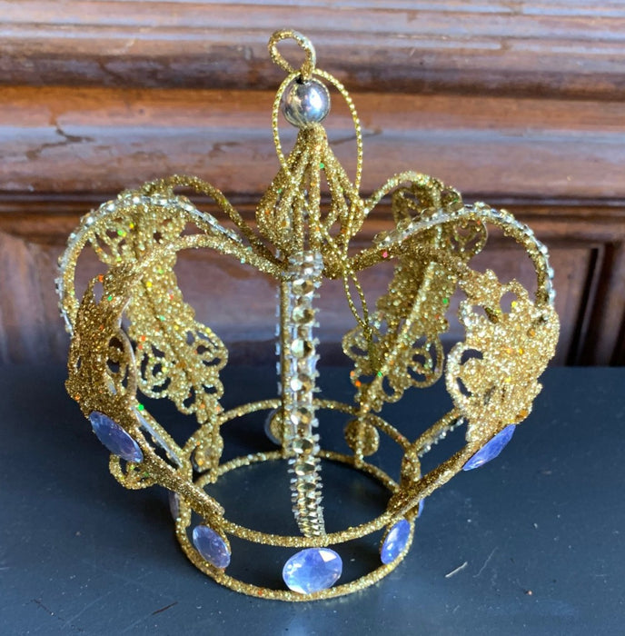 SMALL ORNATE GOLD CROWN