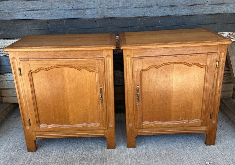 PAIR OF SIMIPLE LIGHT OAK JAM CABINETS