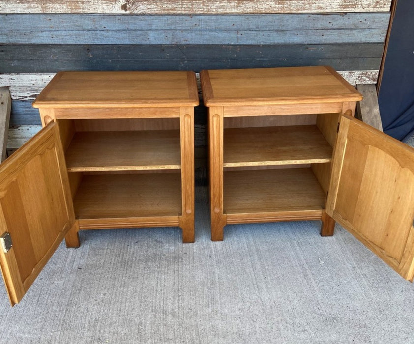 PAIR OF SIMIPLE LIGHT OAK JAM CABINETS