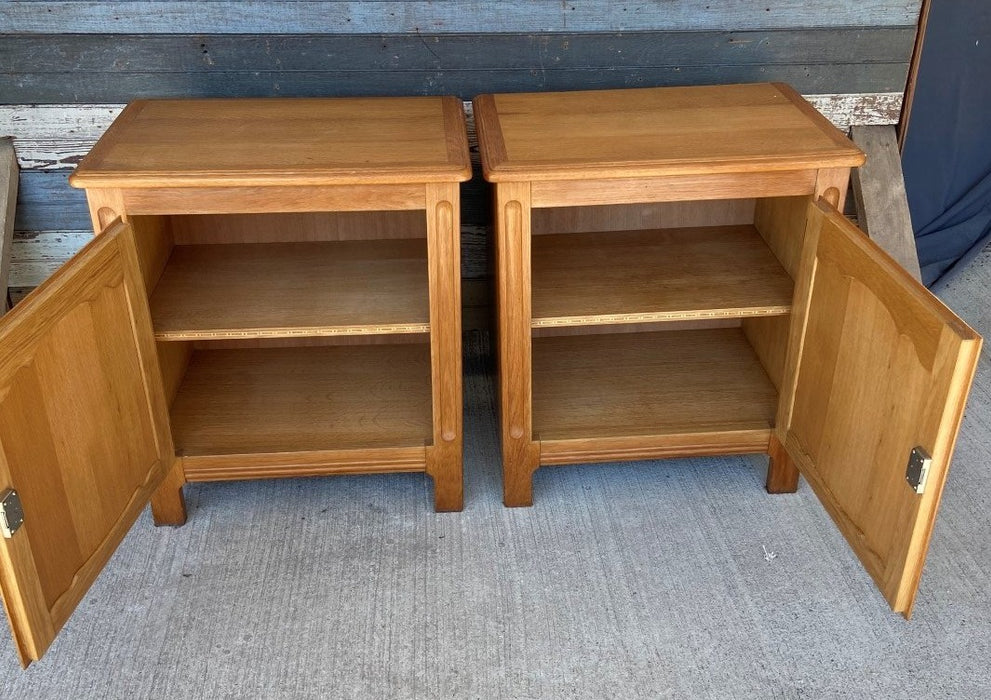 PAIR OF SIMIPLE LIGHT OAK JAM CABINETS